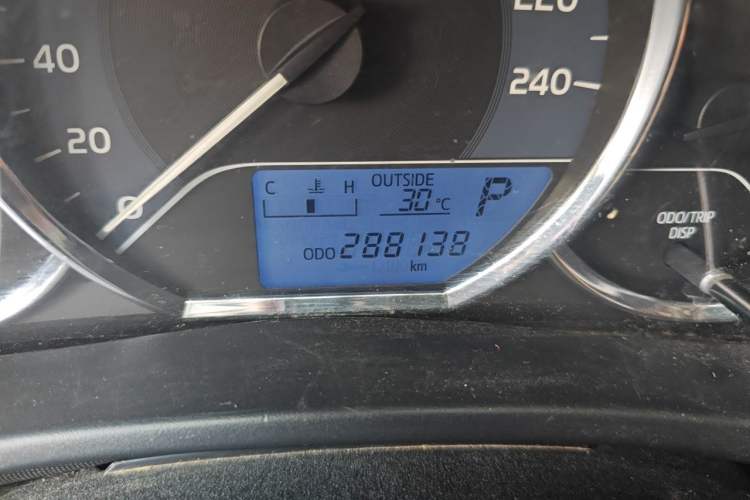 Used Toyota Corolla 2017 Revised Version 1.2T S-CVT GL Odometer Close Up