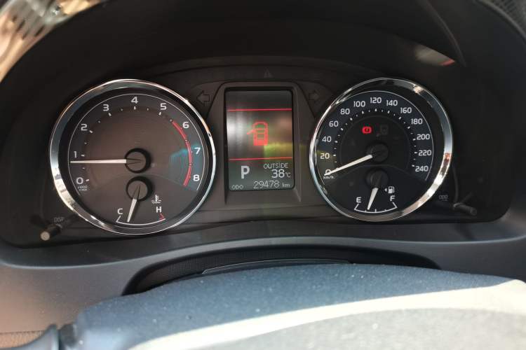 Used Toyota Corolla 2017 Revised Version 1.2T S-CVT GL-i Odometer Close Up