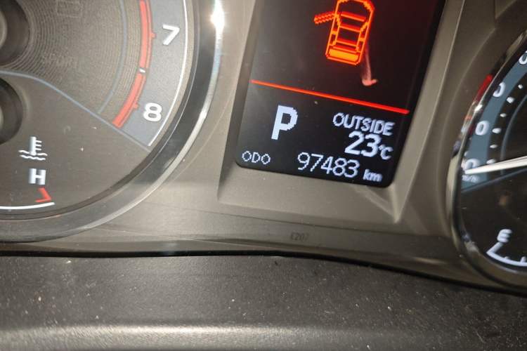 Used Toyota Corolla 2017 Revised Version 1.2T S-CVT GL-i Odometer Close Up