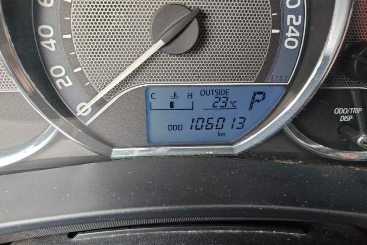 Used Toyota Corolla 2017 1.6L CVT GL Odometer Close Up