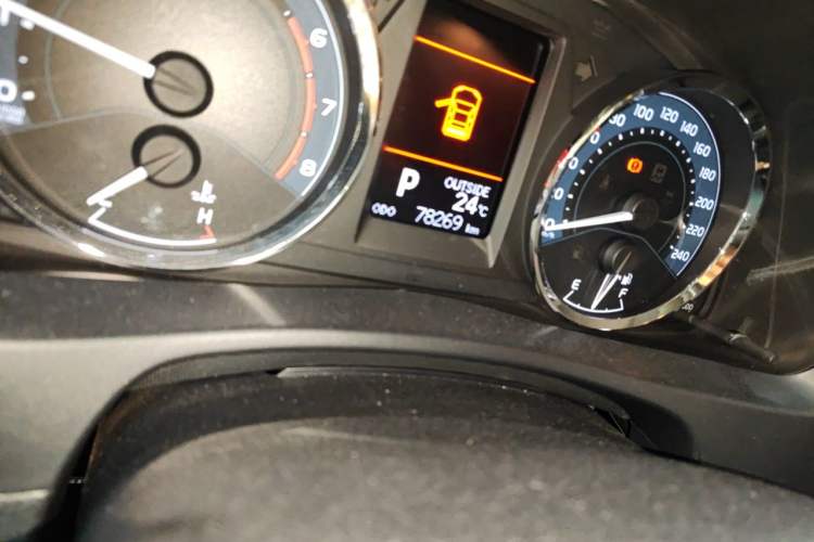 Used Toyota Corolla 2017 Revised Version 1.2T S-CVT GL-i Odometer Close Up
