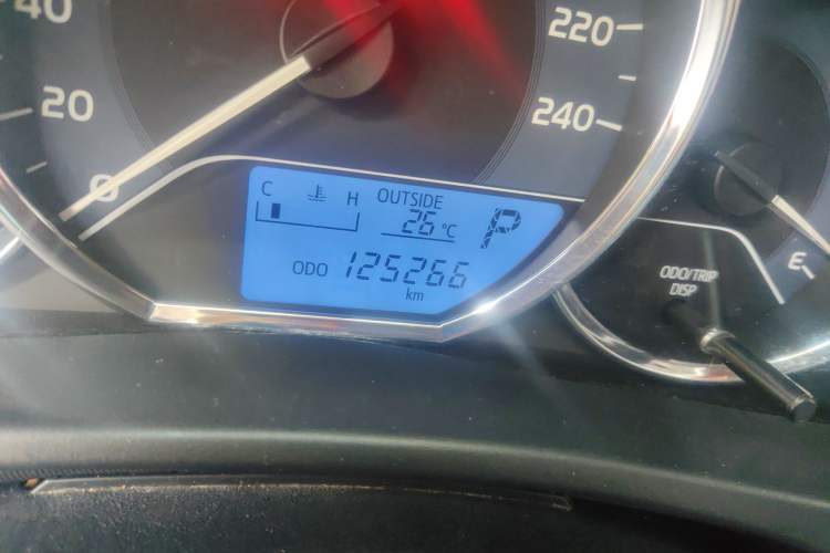 Used Toyota Corolla 2017 Revised Version 1.2T S-CVT GL Odometer Close Up
