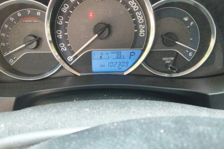 Used Toyota Corolla 2017 1.2T CVT GL Odometer Close Up