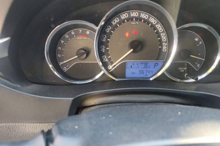 Used Toyota Corolla 2017 Revised Version 1.6L S-CVT GL Odometer Close Up