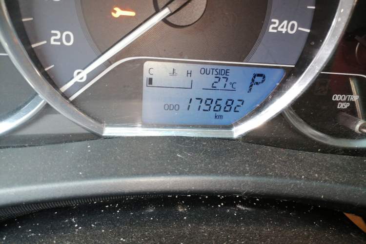 Used Toyota Corolla 2017 1.2T CVT GL Odometer Close Up