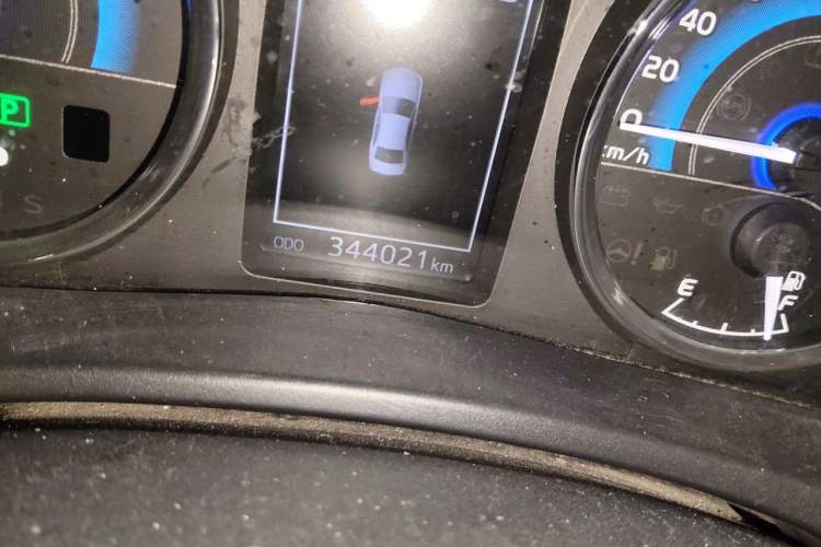 Used Toyota Corolla 2017 Revised Dual-Engine 1.8L E-CVT Elite Edition Odometer Close Up