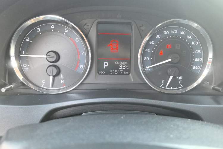 Used Toyota Corolla 2017 Revised Version 1.2T S-CVT GL-i Odometer Close Up