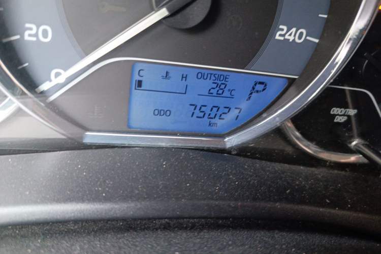 Used Toyota Corolla 2017 Revised Version 1.2T S-CVT GL Odometer Close Up