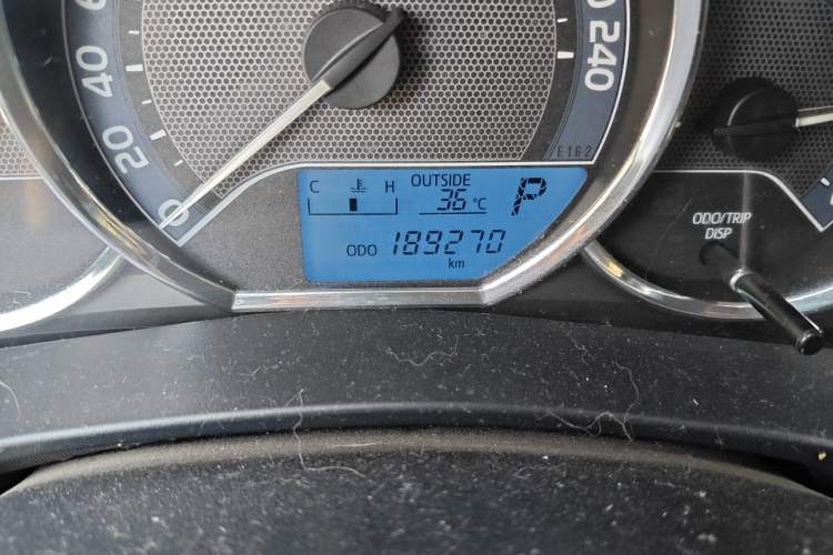 Used Toyota Corolla 2017 1.2T CVT GL Odometer Close Up
