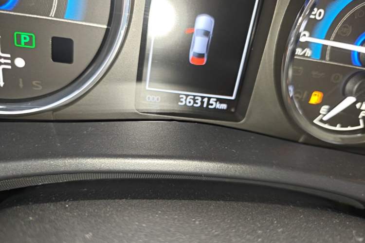 Used Toyota Corolla 2017 Revised Dual-Engine 1.8L E-CVT Leading Edition Odometer Close Up