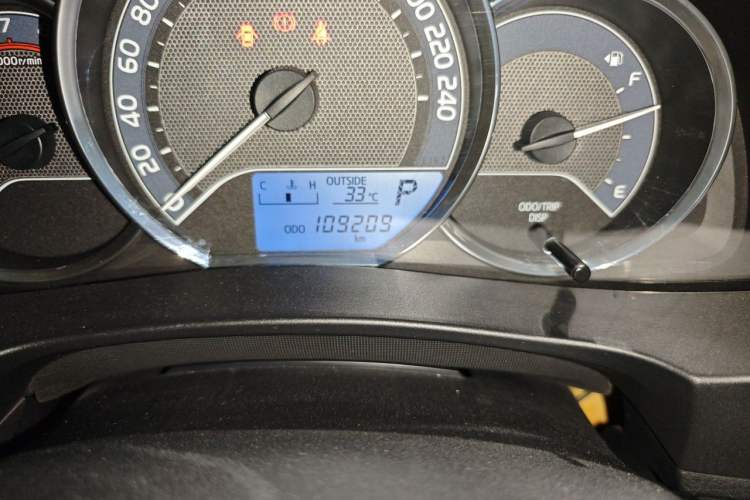 Used Toyota Corolla 2017 Revised Version 1.6L S-CVT GL Odometer Close Up