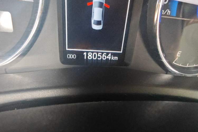 Used Toyota Corolla 2017 Revised Dual-Engine 1.8L E-CVT Leading Edition Odometer Close Up