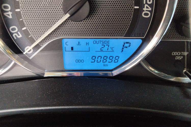Used Toyota Corolla 2017 1.6L CVT GL Odometer Close Up