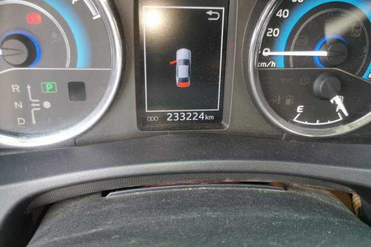 Used Toyota Corolla 2017 Revised Dual-Engine 1.8L E-CVT Leading Edition Odometer Close Up