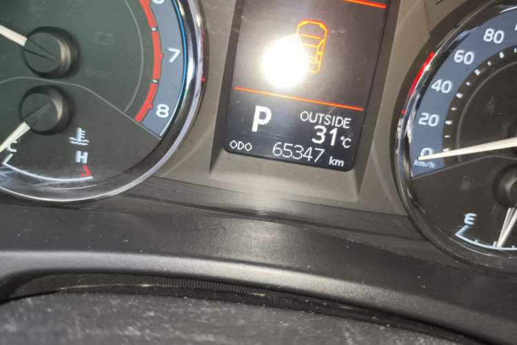 Used Toyota Corolla 2017 Revised Version 1.2T S-CVT GL-i Odometer Close Up