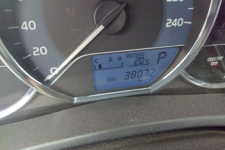 Used Toyota Corolla 2017 Revised Version 1.2T S-CVT GL Odometer Close Up