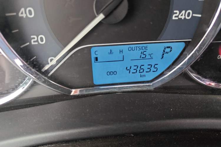 Used Toyota Corolla 2017 Revised Version 1.2T S-CVT GL Odometer Close Up
