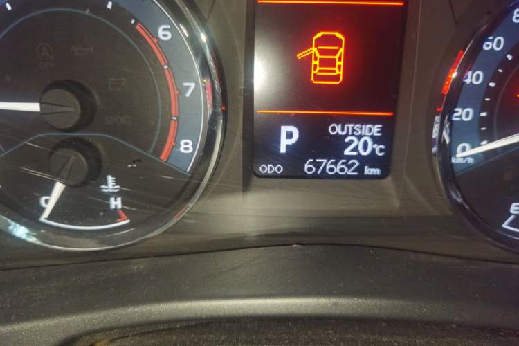 Used Toyota Corolla 2017 Revised Version 1.2T S-CVT GL-i Odometer Close Up