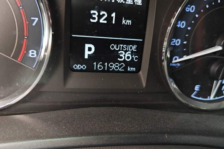 Used Toyota Corolla 2017 Revised Version 1.2T S-CVT GL-i Odometer Close Up