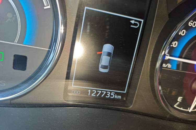 Used Toyota Corolla 2017 Revised Dual-Engine 1.8L E-CVT Leading Edition Odometer Close Up