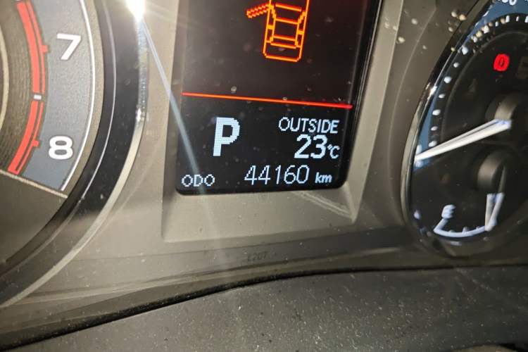 Used Toyota Corolla 2017 Revised Version 1.2T S-CVT GL-i Odometer Close Up