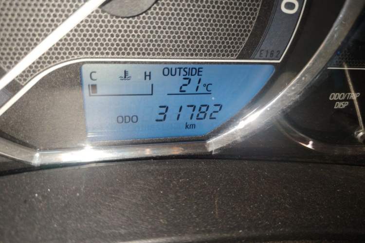 Used Toyota Corolla 2017 Revised Version 1.6L Manual GL Odometer Close Up