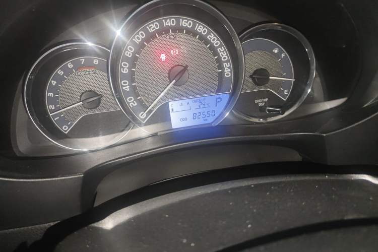 Used Toyota Corolla 2017 Revised Version 1.6L S-CVT GL Odometer Close Up