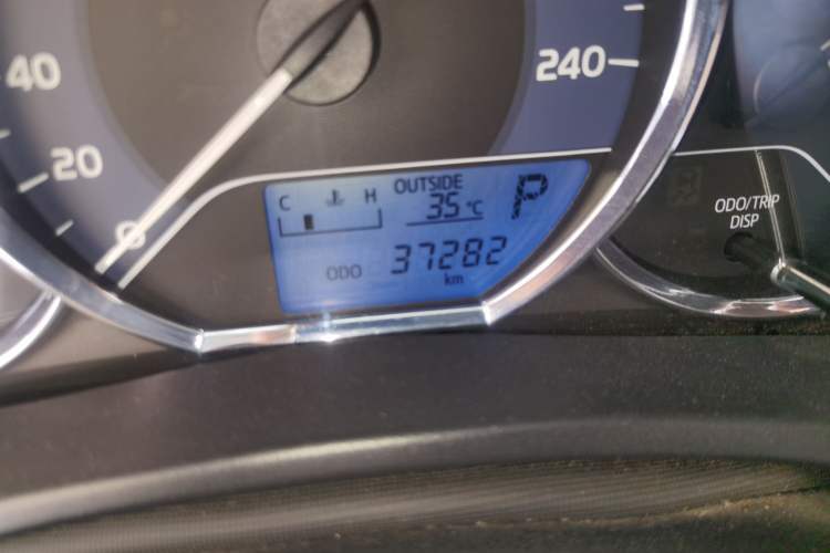Used Toyota Corolla 2017 1.2T CVT GL Odometer Close Up