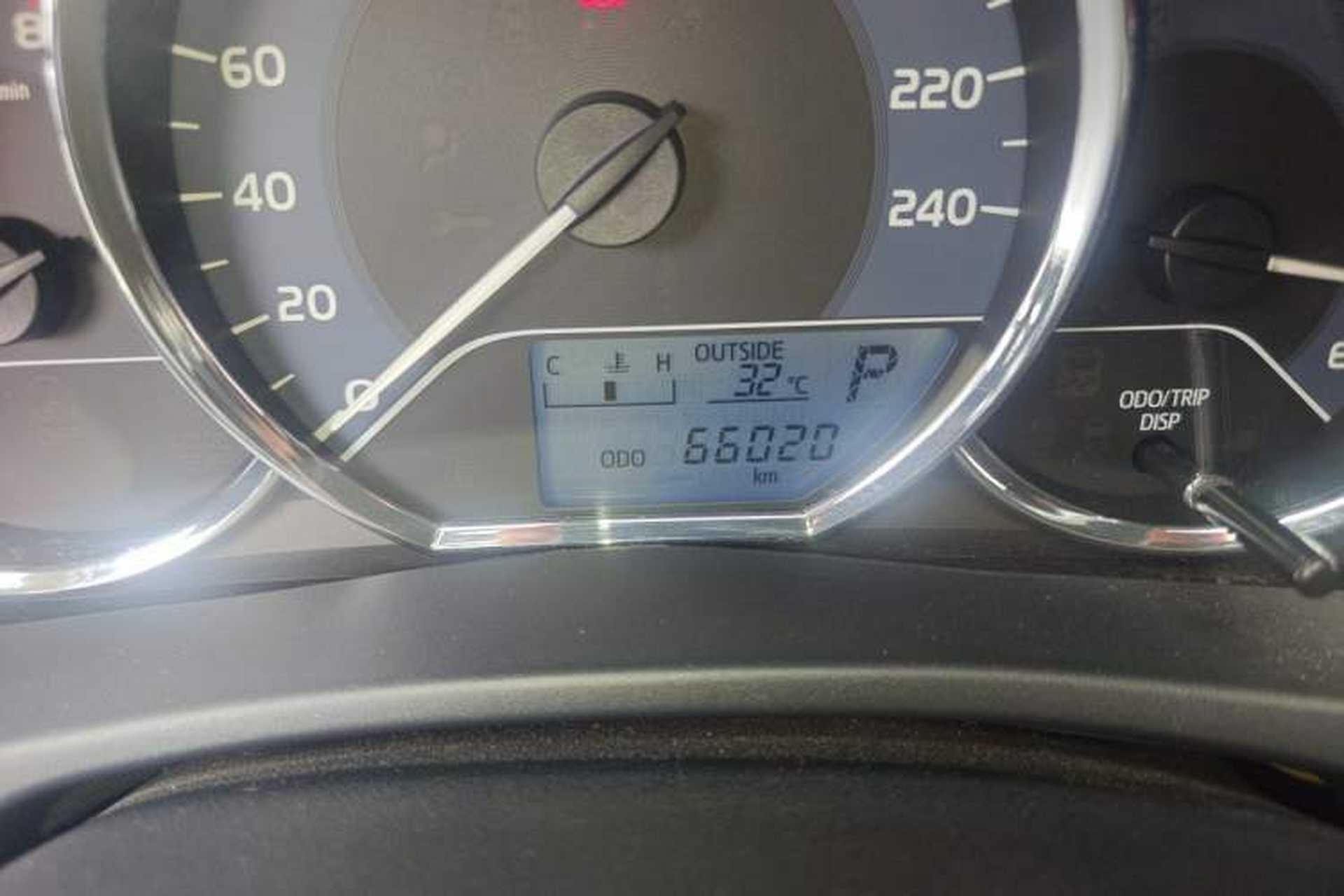 Used Toyota Corolla 2017 Revised Version 1.2T S-CVT GL Odometer Close Up