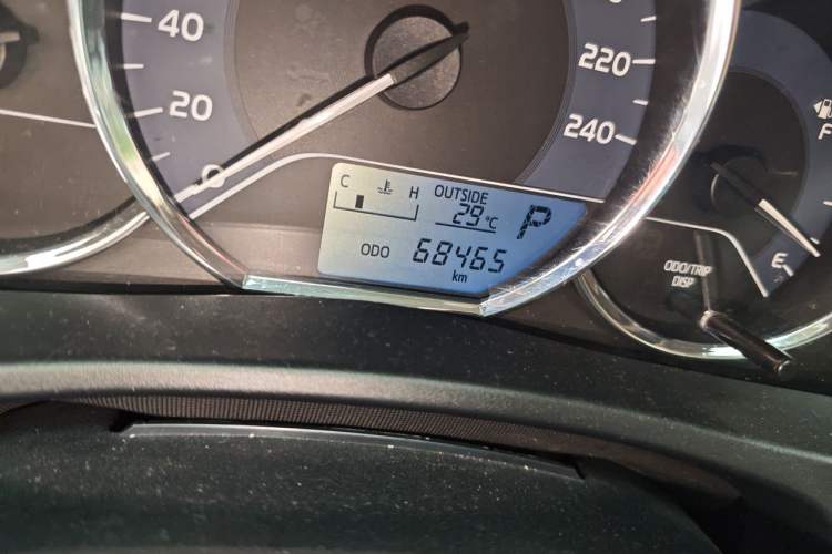 Used Toyota Corolla 2017 Revised Version 1.2T S-CVT GL Odometer Close Up
