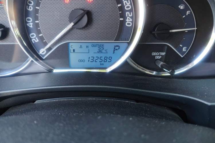 Used Toyota Corolla 2017 1.6L CVT GL Odometer Close Up