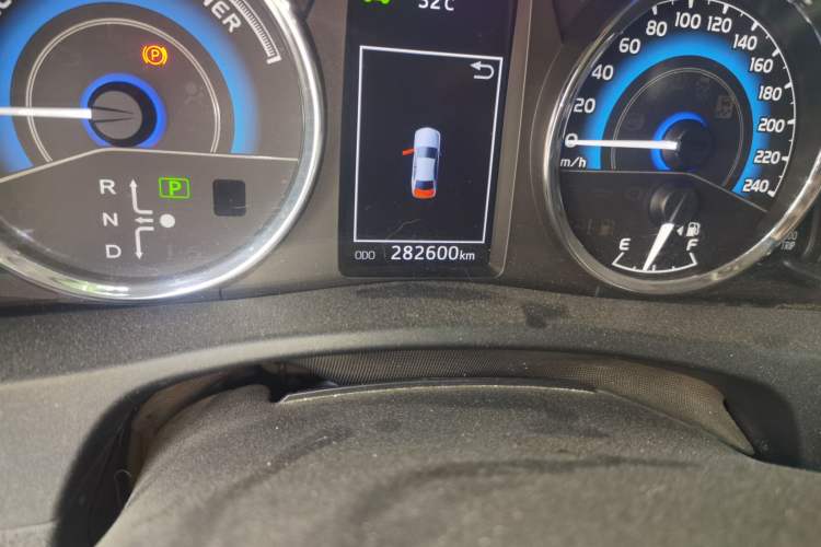Used Toyota Corolla 2017 Revised Dual-Engine 1.8L E-CVT Leading Edition Odometer Close Up