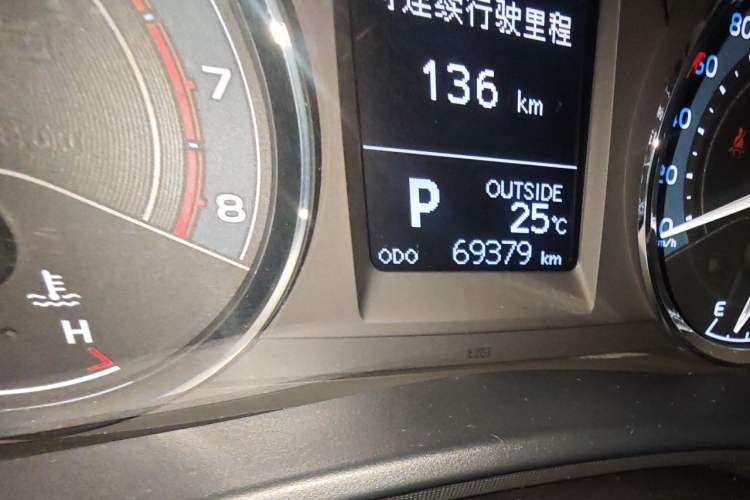 Used Toyota Corolla 2017 Revised Version 1.2T S-CVT GL-i Odometer Close Up