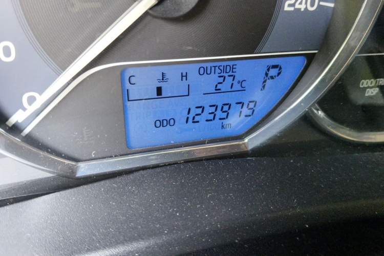 Used Toyota Corolla 2017 1.2T CVT GL Odometer Close Up