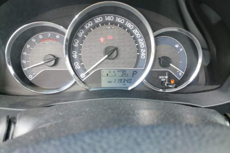 Used Toyota Corolla 2017 1.2T CVT GL Odometer Close Up