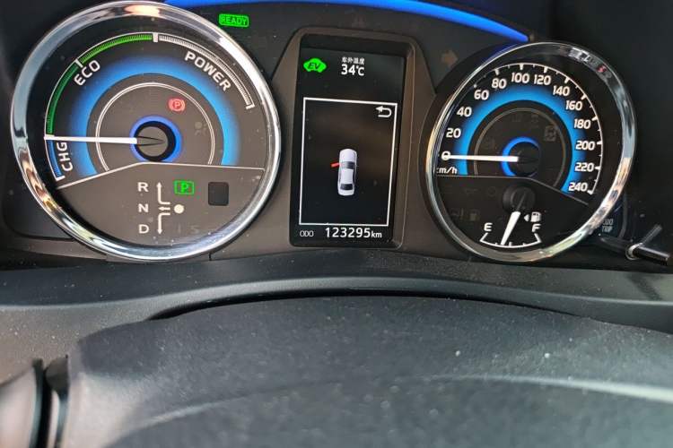 Used Toyota Corolla 2017 Revised Dual-Engine 1.8L E-CVT Leading Edition Odometer Close Up