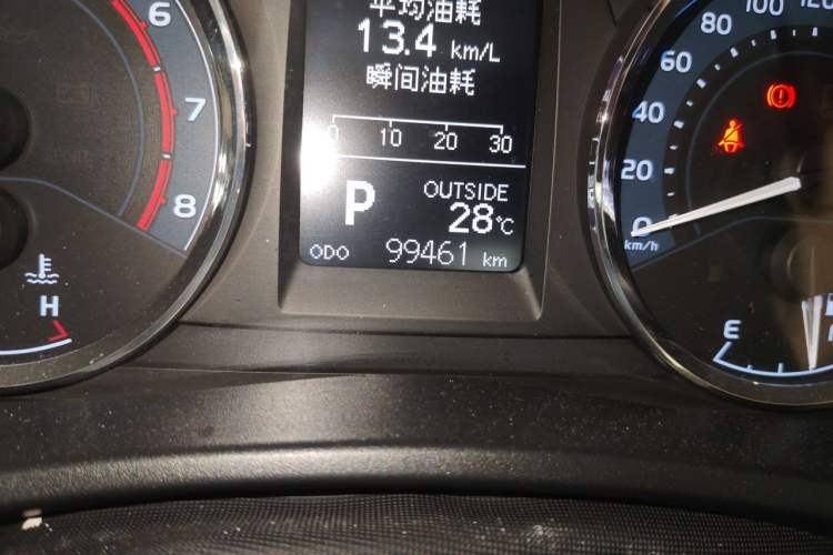 Used Toyota Corolla 2017 1.2T CVT GL-i Odometer Close Up