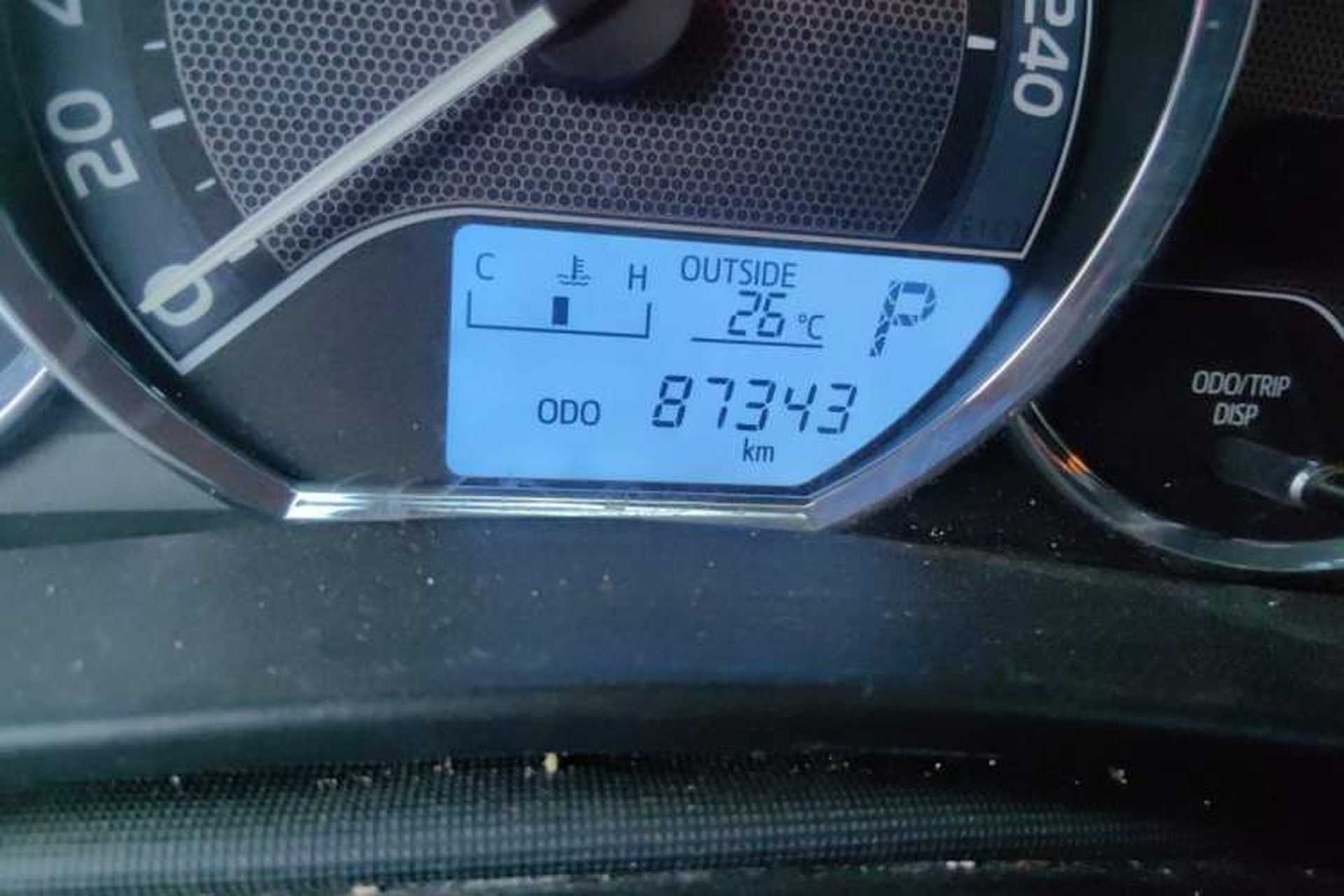 Used Toyota Corolla 2017 Revised Version 1.6L S-CVT GL Odometer Close Up
