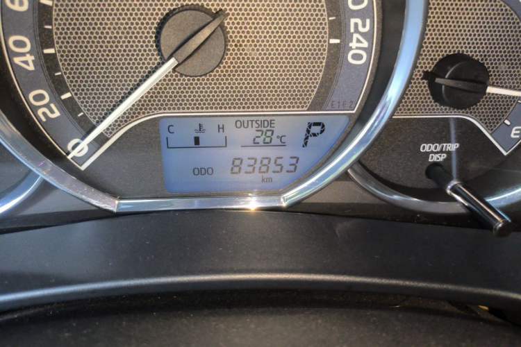 Used Toyota Corolla 2017 1.6L CVT GL Odometer Close Up