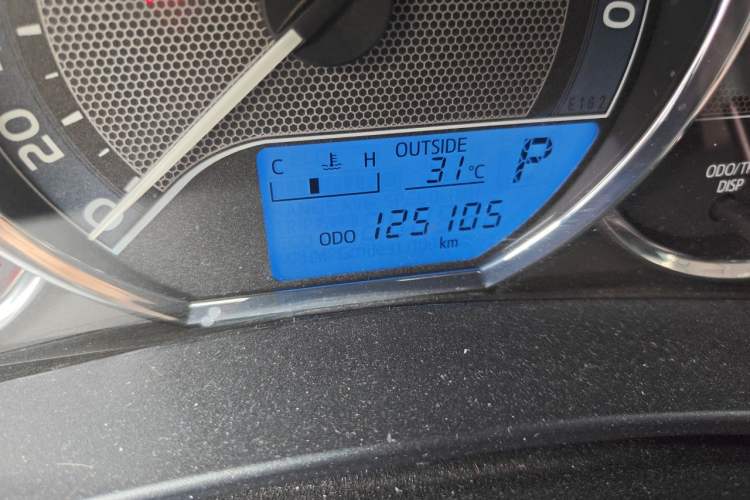 Used Toyota Corolla 2017 1.6L CVT GL Odometer Close Up
