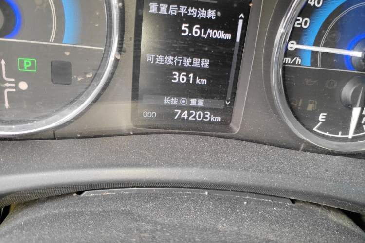 Used Toyota Corolla 2017 Revised Dual-Engine 1.8L E-CVT Leading Edition Odometer Close Up