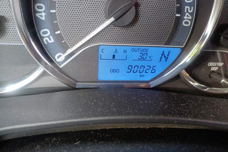 Used Toyota Corolla 2017 1.2T CVT GL Odometer Close Up