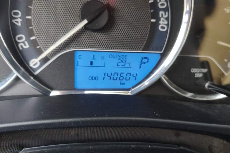 Used Toyota Corolla 2017 Revised Version 1.6L S-CVT GL Odometer Close Up