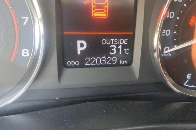 Used Toyota Corolla 2017 Revised Version 1.2T S-CVT GL-i Odometer Close Up