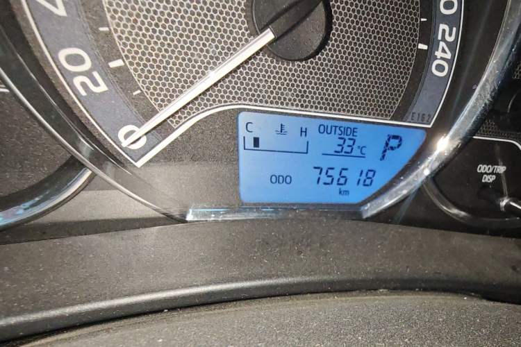 Used Toyota Corolla 2017 Revised Version 1.6L S-CVT GL Odometer Close Up