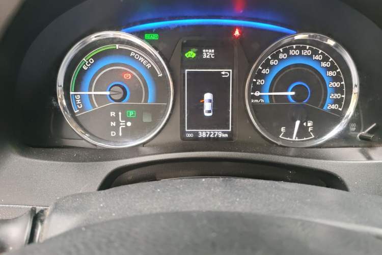 Used Toyota Corolla 2017 Revised Dual-Engine 1.8L E-CVT Luxury Edition Odometer Close Up