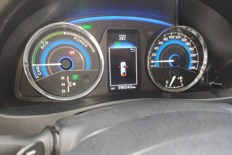 Used Toyota Corolla 2017 Revised Dual-Engine 1.8L E-CVT Leading Edition Odometer Close Up