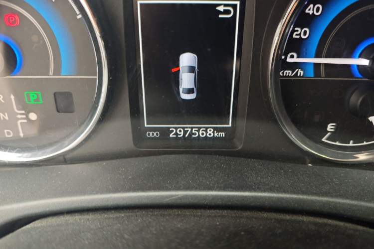 Used Toyota Corolla 2017 Revised Dual-Engine 1.8L E-CVT Leading Edition Odometer Close Up