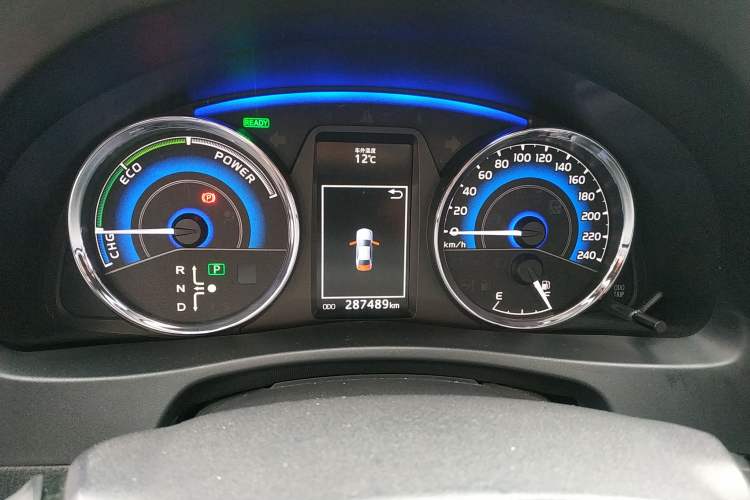 Used Toyota Corolla 2017 Revised Dual-Engine 1.8L E-CVT Leading Edition Odometer Close Up