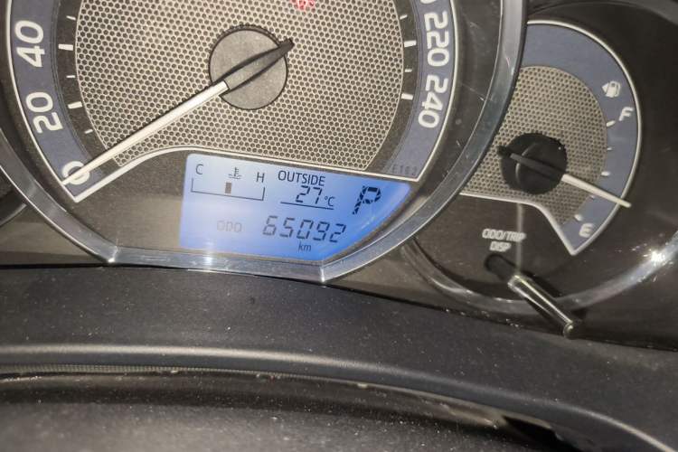 Used Toyota Corolla 2017 1.6L CVT GL Odometer Close Up